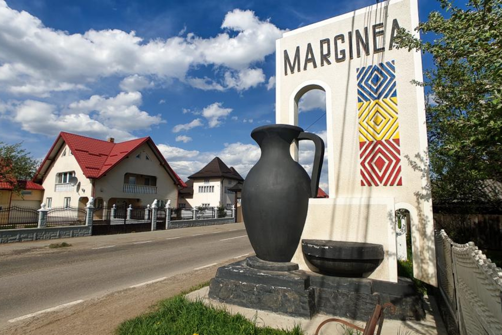 Paving Adviser Starting point Comuna Marginea - locul unde se produce ceramica neagră, unică în Europa |  Romania Mama | Stiri | Administratie Publica | Anunturi | Joburi | Turism |  Sport | Lifestyle | Divertisment