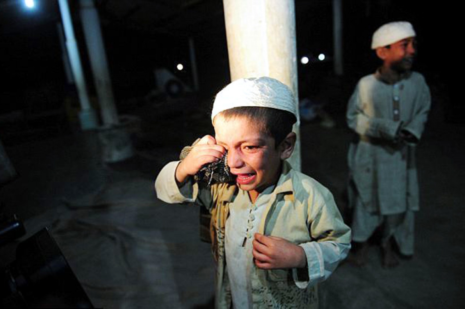 Ребенок для битья. Таджикские дети фото. Битье детей в Пакистане. Наказание пакистанских детей.
