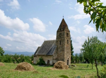 Biserica de piatră din Strei, o bijuterie arhitecturală