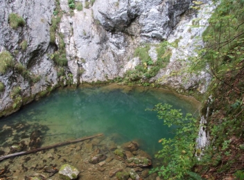Descoperiti cea mai mare pestera scufundata din Romania!