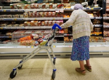 Consiliul Concurenței anunță că prețurile alimentelor au scăzut, în medie, și cu 40%