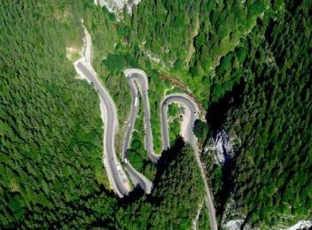 Cele mai spectaculoase drumuri din Romania !