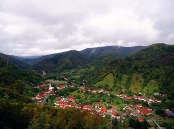 Satul Rușchița sau satul lui Peter Pan - Cea mai mare carieră de marmură din România