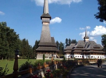 Mănăstirea Săpânța-Peri, cea mai înaltă biserică de lemn din lume