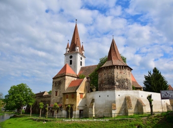 Biserica fortificată de la Cristian și povestea Turnului Slăninii