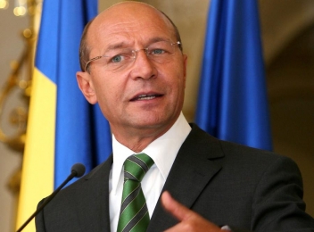 Băsescu despre Ponta: “Un om cu un deficit consistent de educaţie”