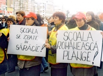 Școala românească își “strigă” oful în stradă! Peste 10.000 de dascăli protestează în București