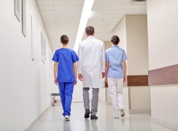 Coriu: Studiile arată că 57% dintre medicii tineri au intenție să plece din țară