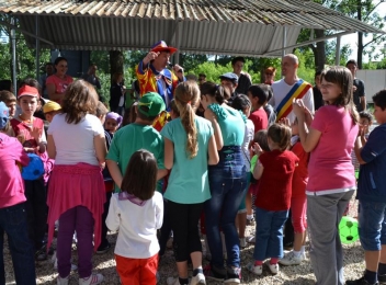 Alin Moldoveanu a invitat micii poienari la petrecere, de 1 Iunie