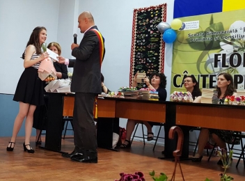 Alin Moldoveanu a premiat o elevă de zece pe linie