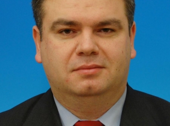 Liderul UDMR Cluj si-a angajat sotia la propriul birou parlamentar