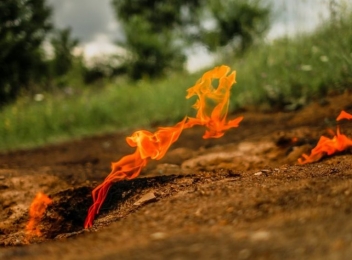 Focurile vii din comuna Lopătari