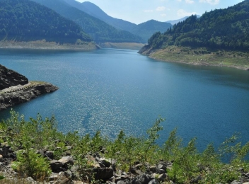 Barajul Gura Apelor, locul feeric de intrare în Parcul Național Retezat