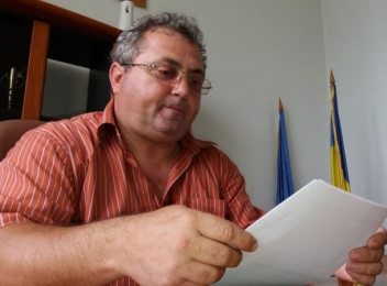 Primarul comunei Chiscani a semnat un contract de finanțare ce prevede amenajarea unei zone de agrement în stațiunea Lacul Sărat