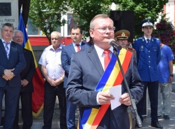 Primarul din Panciu dă 34.000 de euro pe strategia de comunicare dar fuge de jurnaliști