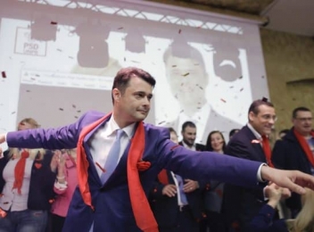 Primar PSD din București, acuzat că și-a făcut campanie electorală în școli