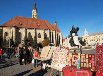 Târgul de Mărțișoare din Cluj se reia după doi ani de pauză. Zeci de căsuțe vor fi amplasate în Piața Unirii