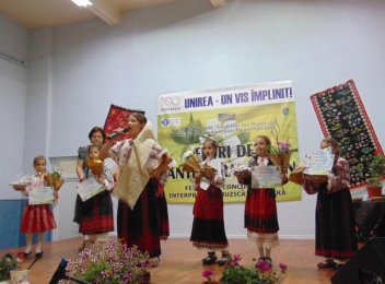 Alin Moldoveanu a premiat câștigătorii concursului „Flori de cântec prahovean” ediția a V-a