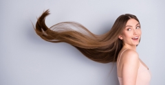 Soluții naturale care te scapă de căderea părului