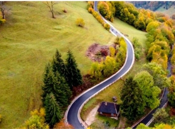Un drum spectaculos s-a deschis recent în Munții Apuseni