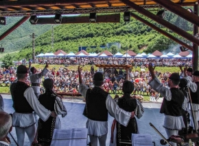 Festivalul Bujorului de Munte va avea loc în weekend-ul 9 – 11 iunie