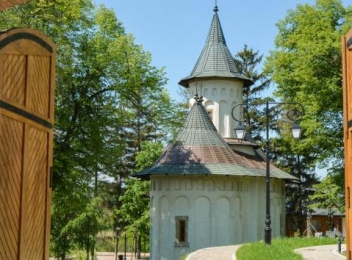 La Mănăstirea Coșula din Botoșani au fost expuse piese vechi de peste 300 de ani