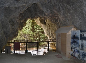 Peștera Polovragi, o atracție turistică învăluită în povești misterioase
