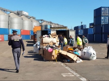 14 tone de deșeuri din SUA au fost descoperite în Portul Constanța