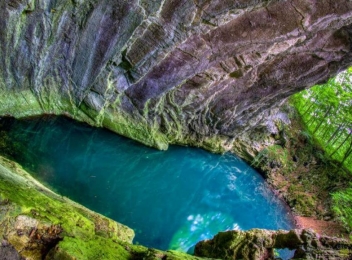 Peștera Lacul Dracului din Munții Locvei, un monument al naturii ce merită vizitat