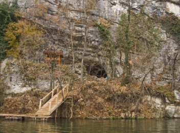 Peștera Veterani