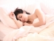 3 moduri simple prin care poți slăbi în timp ce... dormi