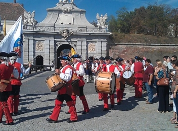 S-a reluat ceremonia de schimbare a gărzii la Cetatea Alba Iulia