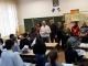 Alin Moldoveanu și colegii din Primăria Poiana Câmpina au fost emisarii Moșului pentru copiii de la Școala „Învățător Ion Mateescu”