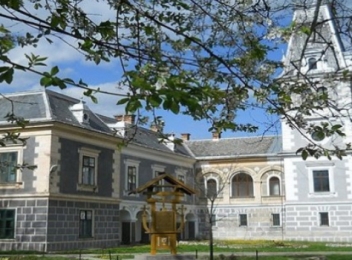 Csernovics - Castelul din grădina de poveste