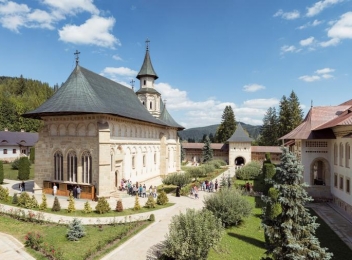 Mănăstirea Putna - cum a fost zidită și de ce se spune că este păzită de îngeri