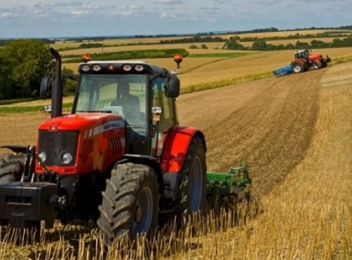 Fermierii pot depune cererile pentru subvenția la motorină. Acte necesare