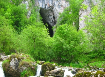 Peștera Poarta Zmeilor, cea mai veche din Munții Trascăului