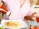 Avertizare InfoCons: Ketchup-urile din supermarket sunt pline de E-uri, sare și apă