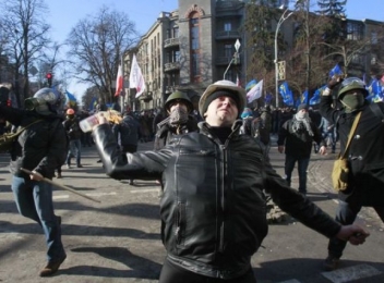 VIDEO LIVE Protestele de la Kiev: Un jurnalist ucrainean a murit la spital după ce ar fi fost împușcat. 25 de persoane ucise și alte sute rănite