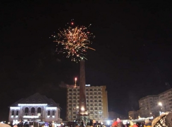 Primăria Focșani a pregătit un foc de artificii la miezul nopții, deși locuitorii nu au voie să iasă din case după 23:00