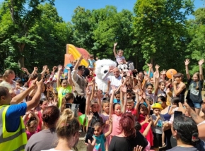 Primăria Ștefănești a organizat, doar din sponsorizări, o petrecere pentru copii